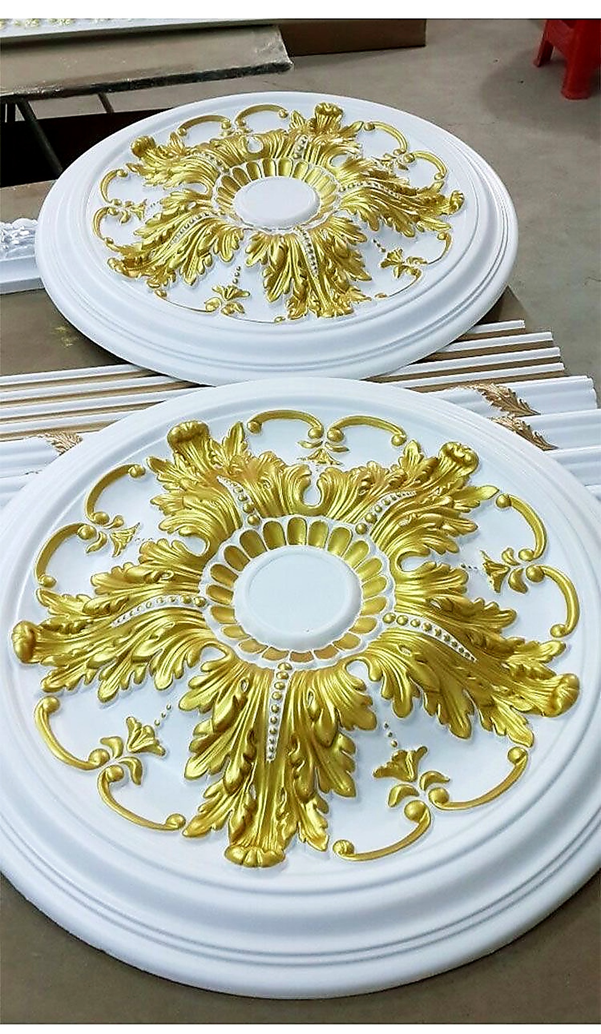 Gold decorative trim effect